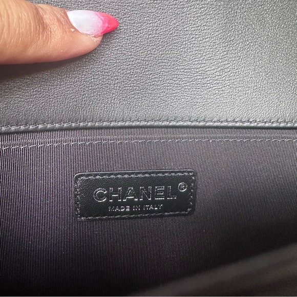 Chanel Boy Medium - Picture 6 of 15